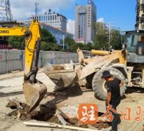 女生的B被人用JJ捅的视频网站高温下的坚守｜道路建设者用汗水铺就畅通路